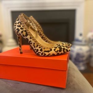 Stylish calfskin heels! Go with anything shoes.